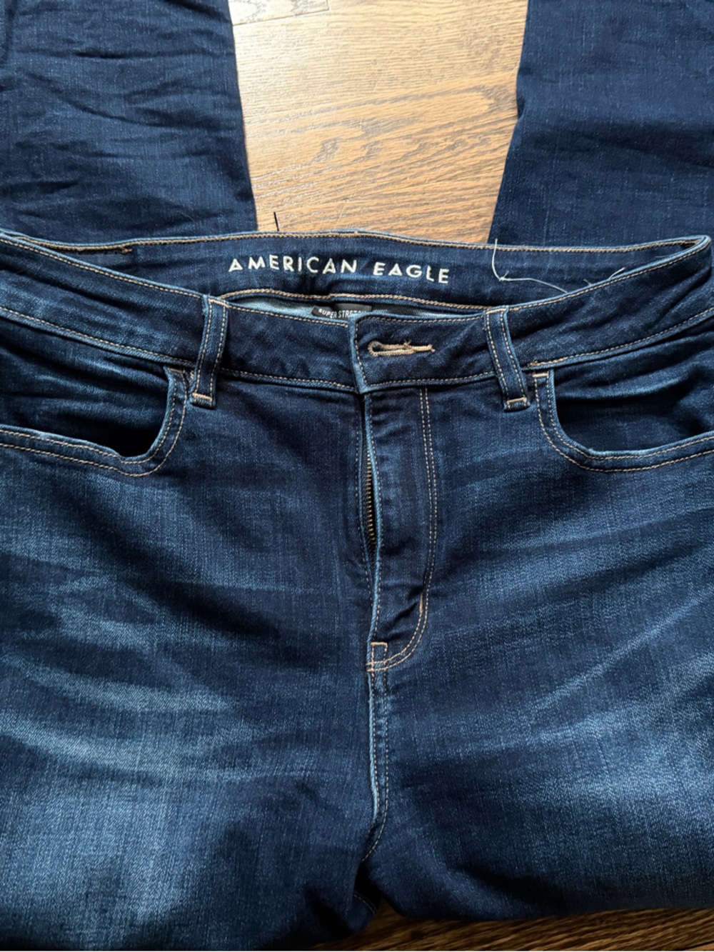 American Eagle Outfitters High-Rise Women's Jeans in Dark Blue Wash
